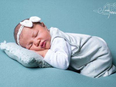 <div class=girl-info-container style=background-color:#f0d2d2;><h4 class=girl>Ally</h4></div> <div class=girl-info-container style=background-color:#f0d2d2;><h4 class=girl>Ally</h4></div>