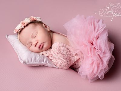 <div class=girl-info-container style=background-color:#f0d2d2;><h4 class=girl>Leandra</h4></div> <div class=girl-info-container style=background-color:#f0d2d2;><h4 class=girl>Leandra</h4></div>