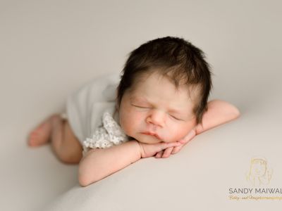 <div class=girl-info-container style=background-color:#f0d2d2;><h4 class=girl>Luna</h4></div> <div class=girl-info-container style=background-color:#f0d2d2;><h4 class=girl>Luna</h4></div>