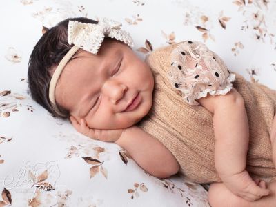 <div class=girl-info-container style=background-color:#f0d2d2;><h4 class=girl>Melody</h4></div> <div class=girl-info-container style=background-color:#f0d2d2;><h4 class=girl>Melody</h4></div>