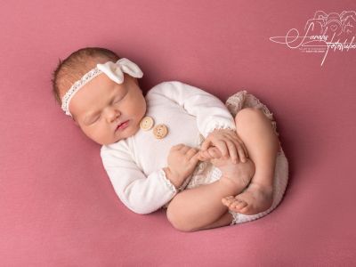 <div class=girl-info-container style=background-color:#f0d2d2;><h4 class=girl>Lissie-Milou</h4></div> <div class=girl-info-container style=background-color:#f0d2d2;><h4 class=girl>Lissie-Milou</h4></div>