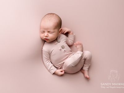 <div class=girl-info-container style=background-color:#f0d2d2;><h4 class=girl>Mira Johanna Barbosa</h4></div> <div class=girl-info-container style=background-color:#f0d2d2;><h4 class=girl>Mira Johanna Barbosa</h4></div>