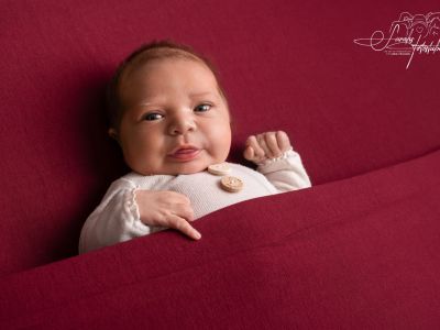 <div class=girl-info-container style=background-color:#f0d2d2;><h4 class=girl>Miriam</h4></div> <div class=girl-info-container style=background-color:#f0d2d2;><h4 class=girl>Miriam</h4></div>