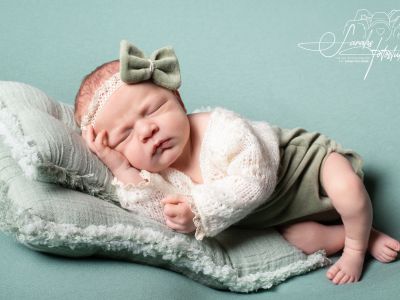 <div class=girl-info-container style=background-color:#f0d2d2;><h4 class=girl>Pia</h4></div> <div class=girl-info-container style=background-color:#f0d2d2;><h4 class=girl>Pia</h4></div>