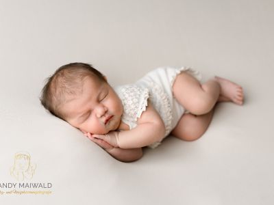 <div class=girl-info-container style=background-color:#f0d2d2;><h4 class=girl>Sandra Sternitzky</h4></div> <div class=girl-info-container style=background-color:#f0d2d2;><h4 class=girl>Sandra Sternitzky</h4></div>