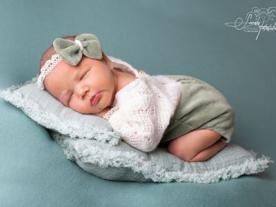 <div class=girl-info-container style=background-color:#f0d2d2;><h4 class=girl>Sunny Haase</h4></div> <div class=girl-info-container style=background-color:#f0d2d2;><h4 class=girl>Sunny Haase</h4></div>